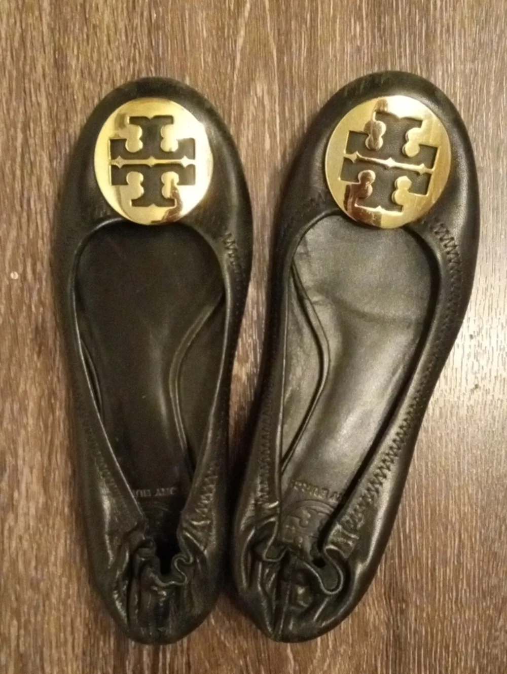 Tory Burch Black Leather Ballet Flats with Gold Logo Disc Reva